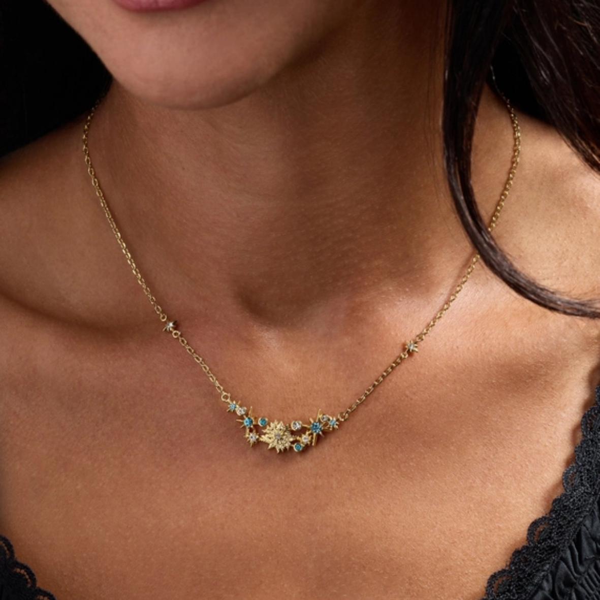 Acotar Frost and Starlight Flower Necklace